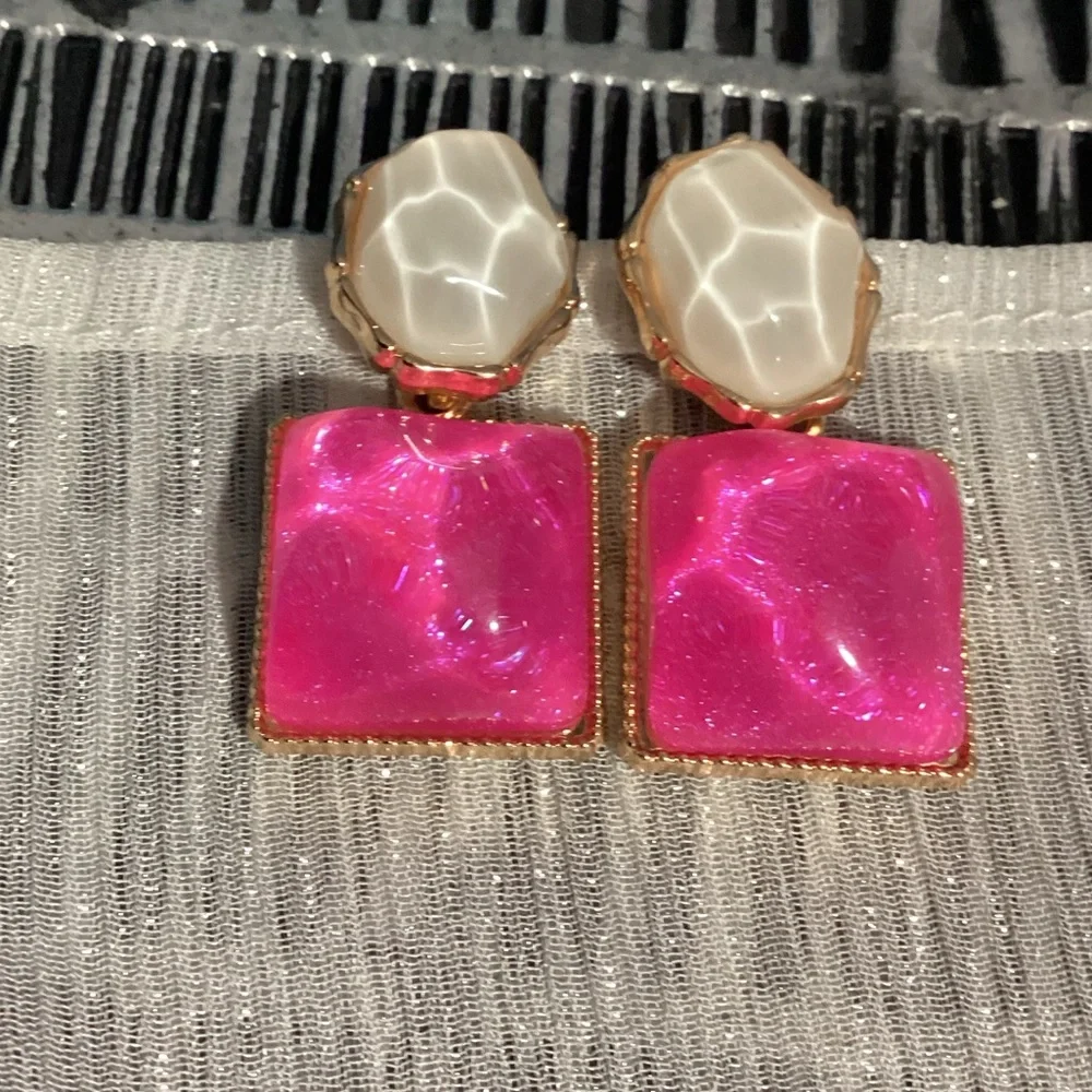 💗 Pink Glittery & White Translucent Geometric Resin Drop Water Ripple Ea…